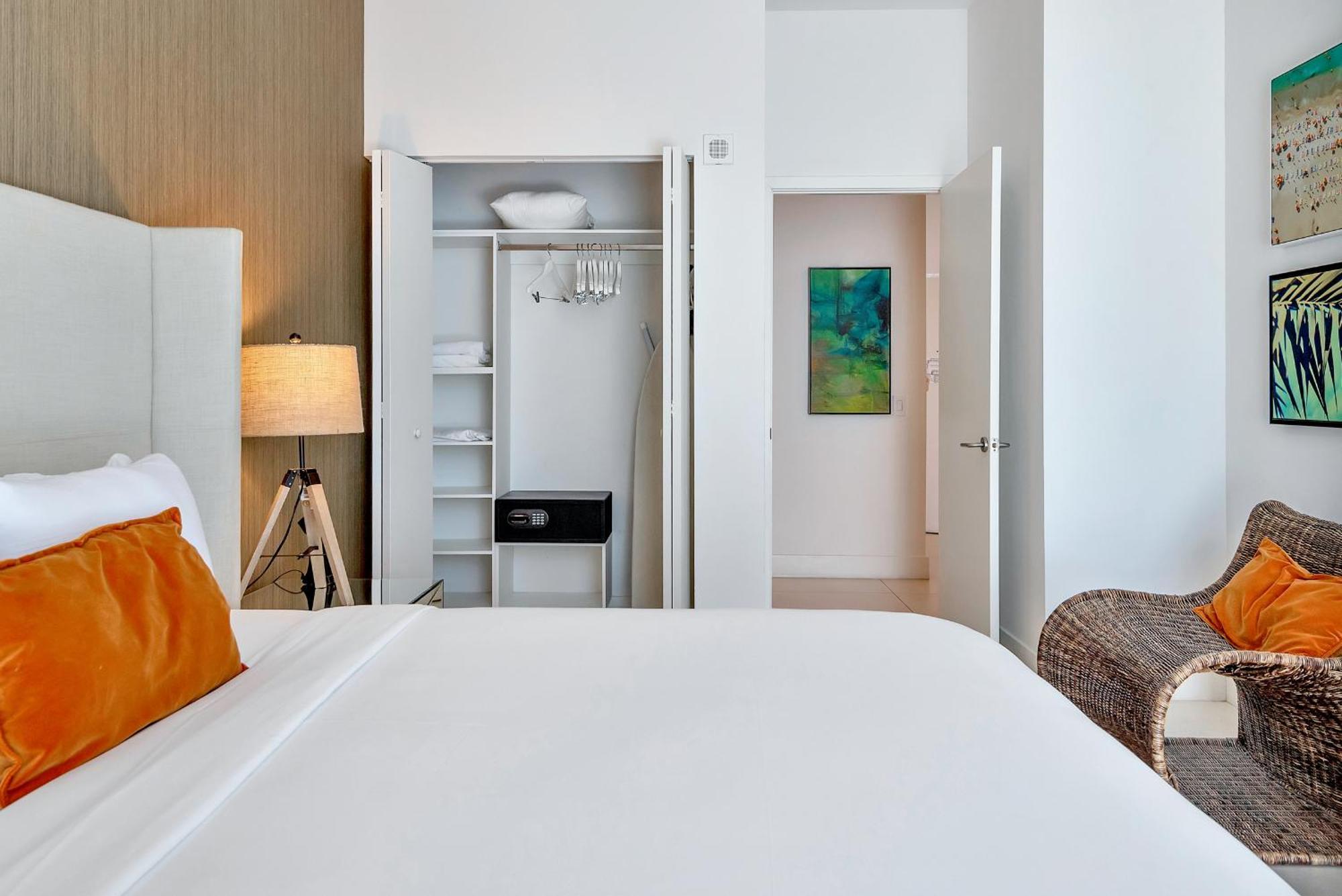 203-1Br/1Ba At The Beach Gem! Lux Amenities! Hollywood Bagian luar foto