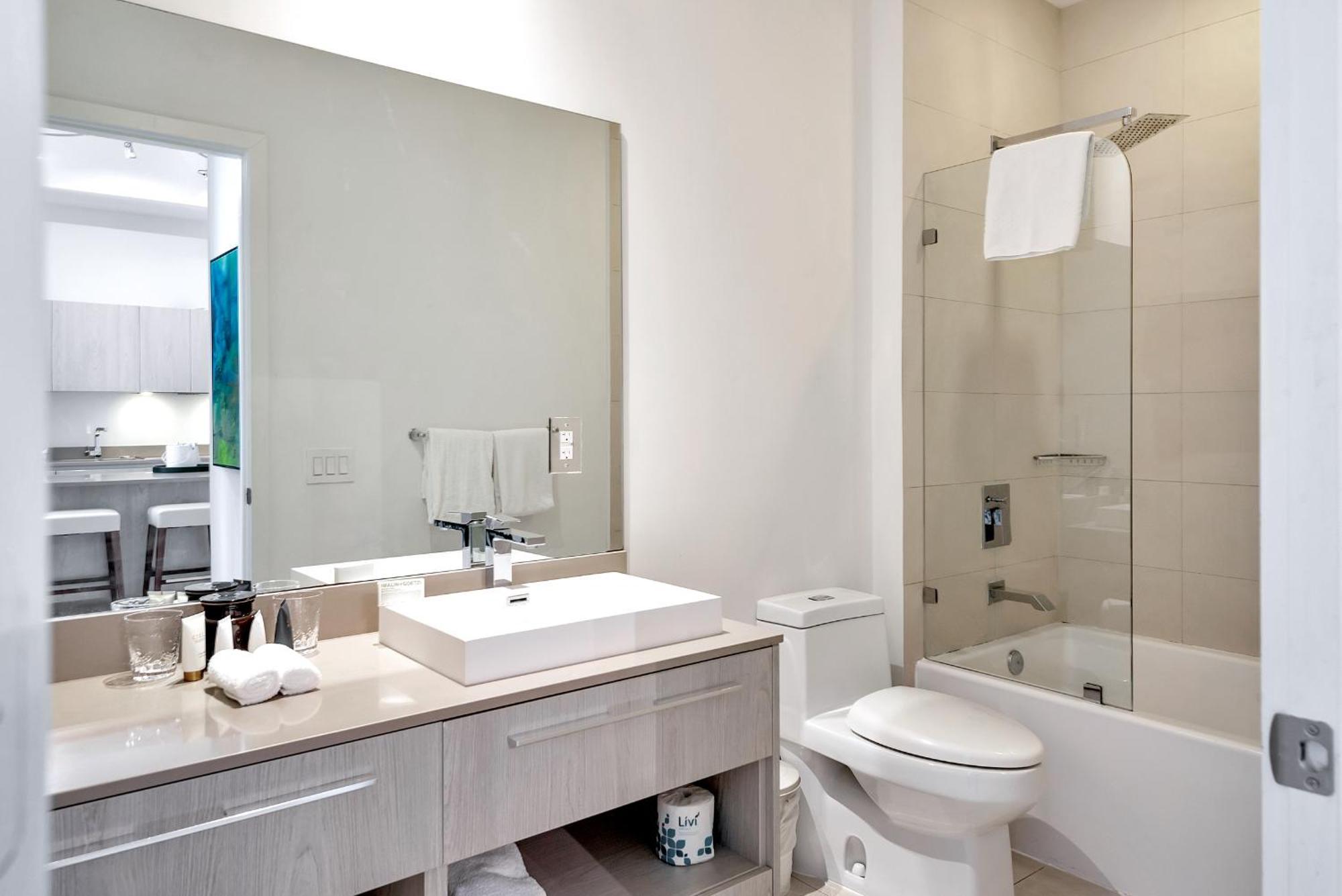 203-1Br/1Ba At The Beach Gem! Lux Amenities! Hollywood Bagian luar foto