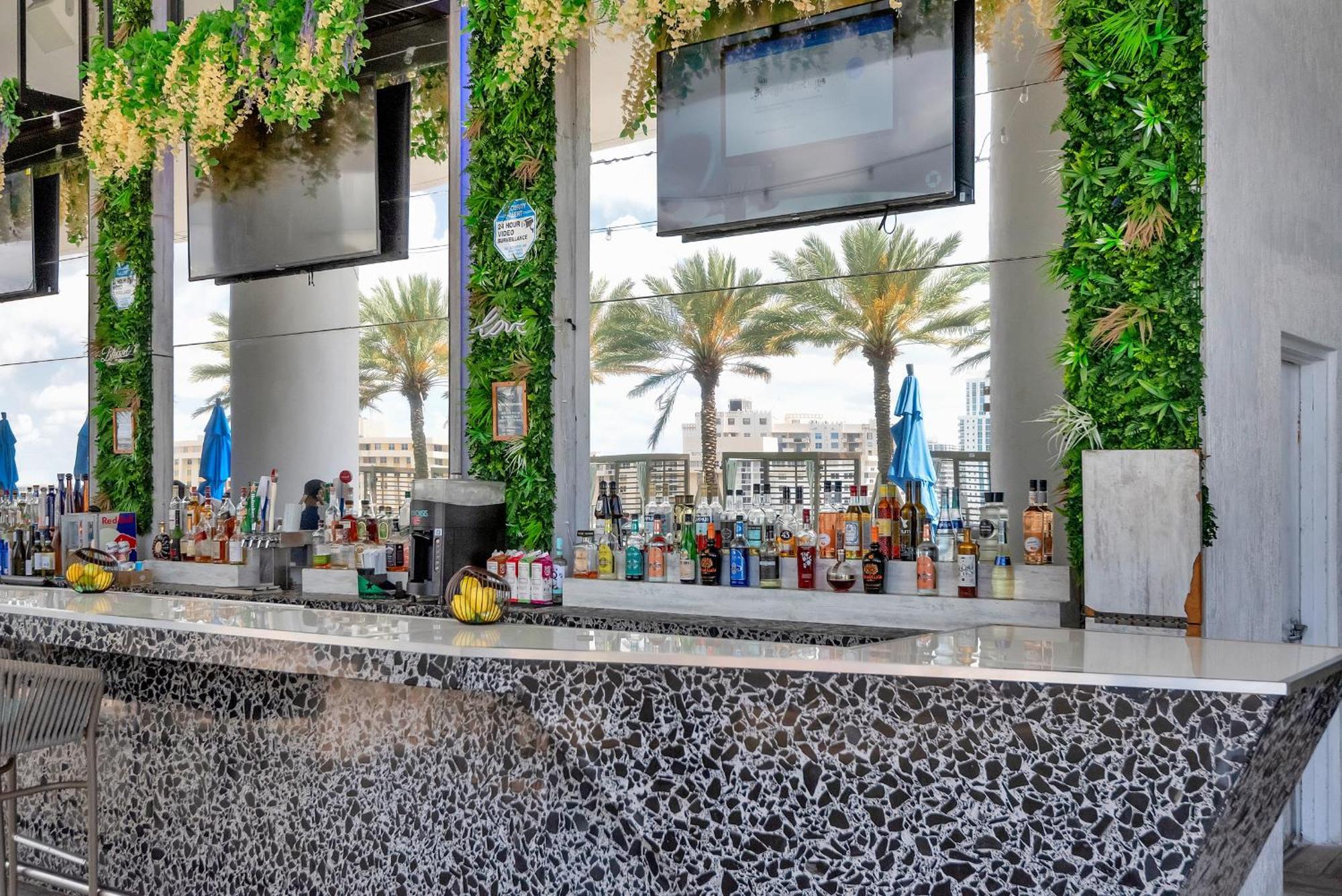 203-1Br/1Ba At The Beach Gem! Lux Amenities! Hollywood Bagian luar foto